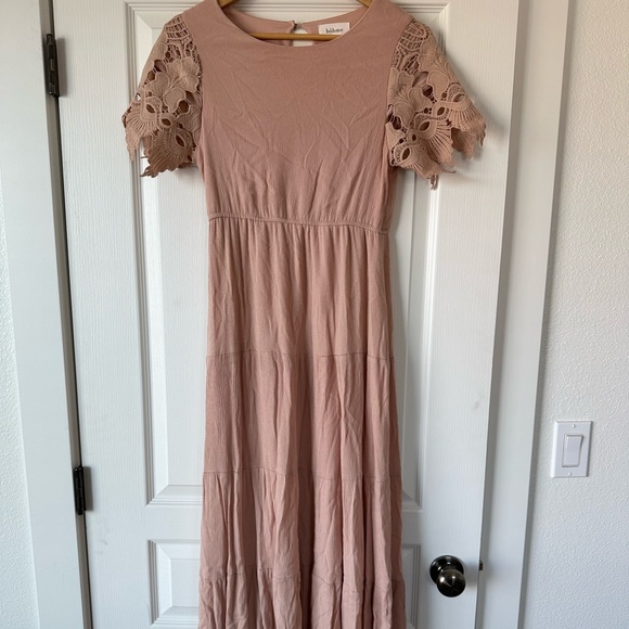 bohme Dresses & Skirts - Bohme blush maxi dress with eyelet sleeve detail. Fully lined. Size s.